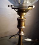 LAMPE  CALICE 1930  LAITON  tulipe verre moulé tres épaise  