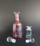 lot de 2 flacons en verre ciselé rose et gris