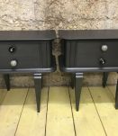 Tables de chevet . Peinte en gris anthracite métallisé.