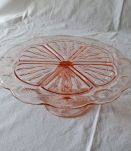 Plat sur pied verre rose
