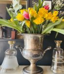 Vase Médicis avec anses en métal argenté - Circa 50