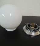 Petit plafonnier globe en opaline