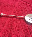 Cuillère à soupoudrer  en métal argenté 1920