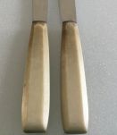 2 couteaux   en Bakélité ’´Joyeuse ´´