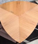 table scandinave pieds fuseau tres bonne stabilité; trace d 