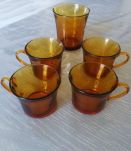 4 tasses, 1 verre Duralex ambré 