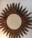 Miroir soleil bois doré à la feuille 50 cm, milieu XXe 