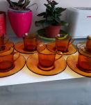Lot de 7 tasses et 7 soucoupes Duralex orange/ambré vintage