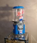 Distributeur chewing gum et bonbon en acier. Style vintage, 