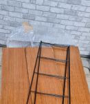 etagere  string  bois  bonne etat pour son age montant fer  