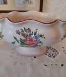 Comprenant 1 vase hauteur 38 cm largeur 15 cm, 1 soupière ha