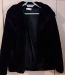 Boléro Imitation Fourrure Noire avec Doublure.