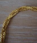 Collier torsadé en métal doré