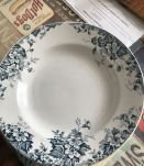 Neuf assiettes creuses Marie Louise 