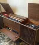 Meuble hifi vintage grunding des années 1970.