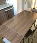 Buffet de cuisine en formica, sa table, ses chaises