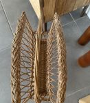 Magnifique porte-revue vintage en osier 