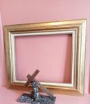 Statuette Jésus-Christ portant sa croix