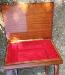 BOITE A MUSIQUE SUR PIEDS