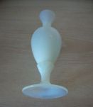 Vase soliflore en opaline blanche  opalescente