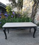 Table basse style louis XV  Pieds couleur fonte, plateau cér