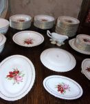 service vaisselle porcelaine numéroté  68 pièces 