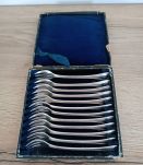  12 fourchettes à huitre en métal argenté Christofle XXème