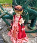 POUPEE EN PORCELAINE