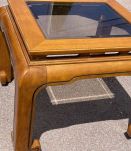 Jolie table  bois avec plateau en verre