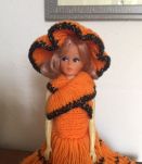 poupée style Barbie en robe au crochet