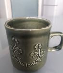 Mug Irlandais vert olive Knock Pottery