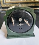 jolie pendulette art déco JAZ vert marbré