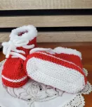 Chaussons baskets Rouge en laine  layette, tricot fait main 