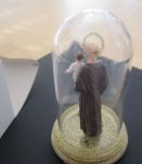 SAINT ANTOINE sous globe plastique 