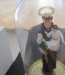 SAINT ANTOINE sous globe plastique 