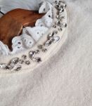 Pull Écru dentelle laine et pierres argentés