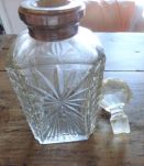 Carafe verre taillé, et goulot étain