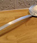 Ancienne Ecumoire en aluminium pour décoration Campagne Shab