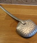 Ancienne Ecumoire en aluminium pour décoration Campagne Shab