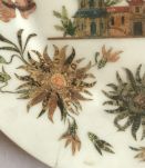 Assiette en porcelaine décorée de vrais timbres postaux