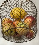 Ancien panier pliable en fil de fer tressé 