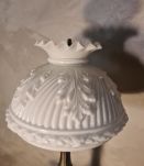 lampe regule patiné et abat jour 1900 opaline blanche moulé 