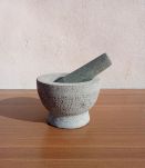 Mortier et pilon en pierre naturelle
