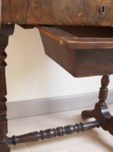 Travailleuse d'époque Louis Philippe