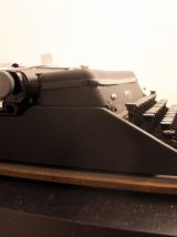 Machine à écrire suisse vintage Hermes 2000 en très bon état de marche