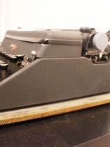 Machine à écrire suisse vintage Hermes 2000 en très bon état de marche