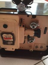 Projecteur 8mm Art deco bakélite CINERIC-ERICSON F8