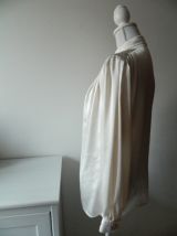 Chemise vintage satinée couleur crème à col original