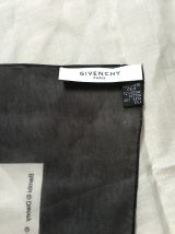 Foulard Givenchy neuf 