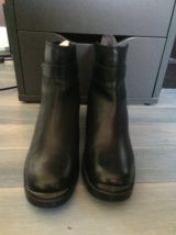 Bottines en cuir noir 